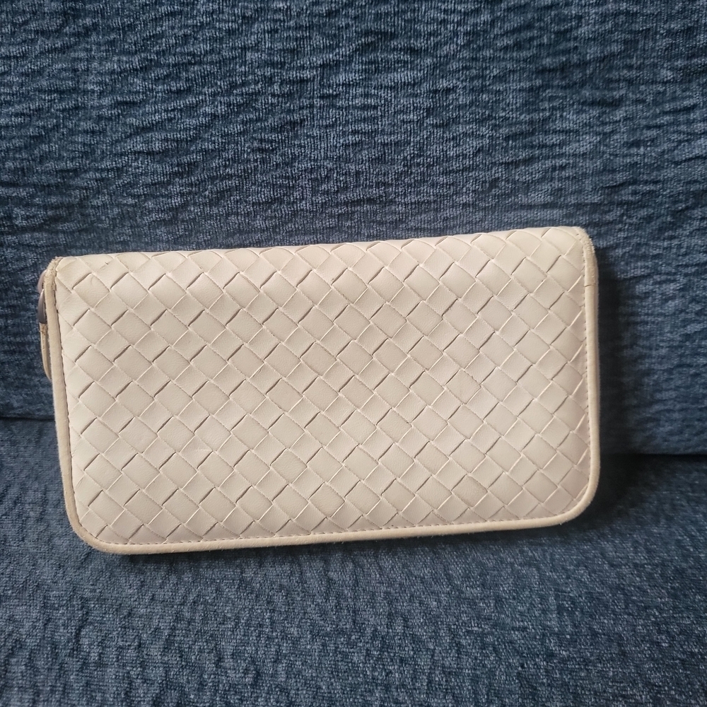 Bottega Veneta Intrecciato Zippy Zip Wallet Cream Ecru Leather,,Authentic!!